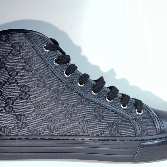 Mens Gucci sneakers size 6.5 Italian size fit Mens US 8.5-9my size comes with bx - Picture 2 of 2